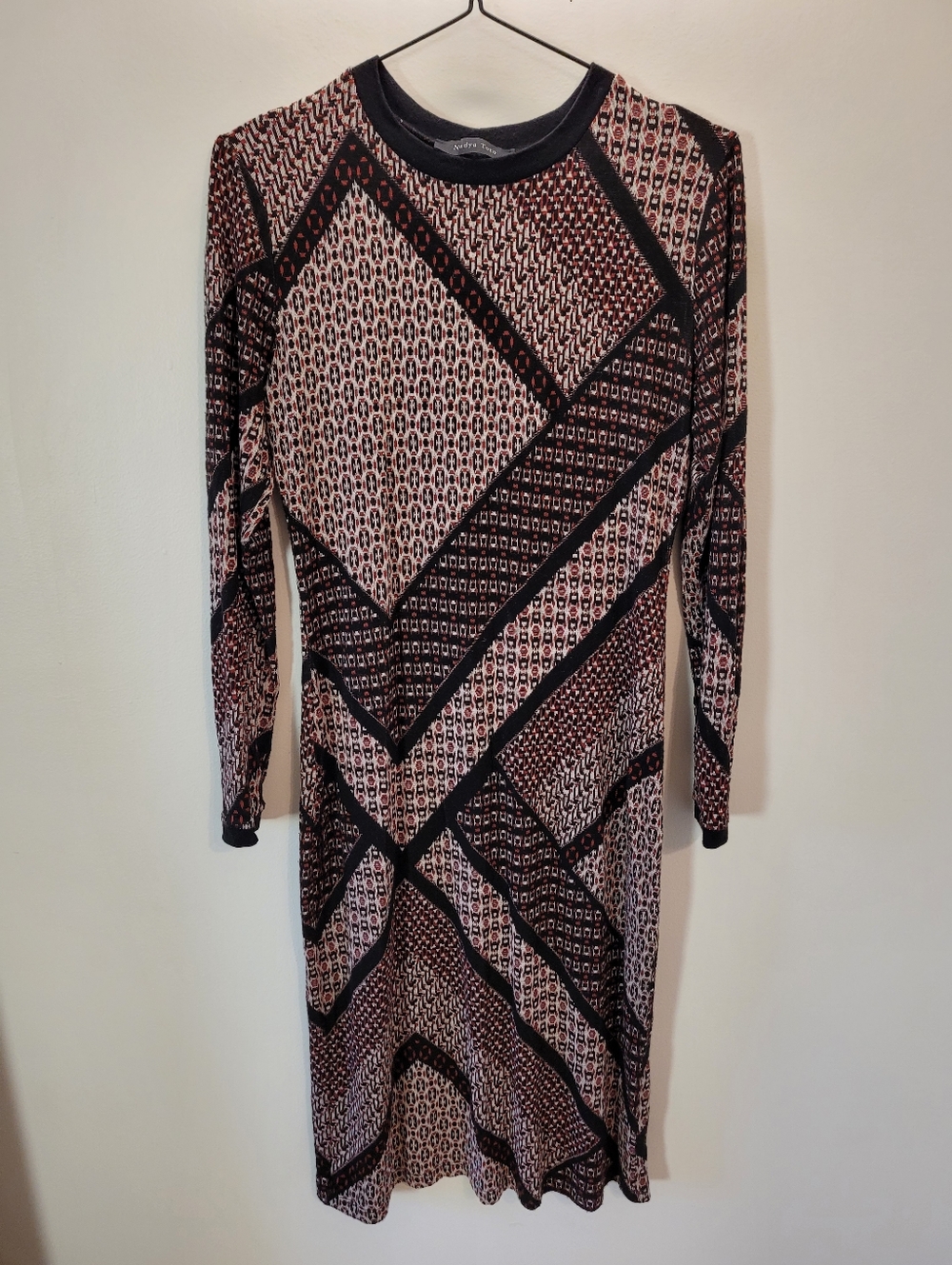 Nadya Toto Long Sleeve Geometric Print Midi Black And Red Dress - M